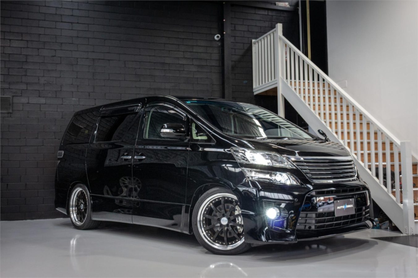 2013 TOYOTA VELLFIRE — photo