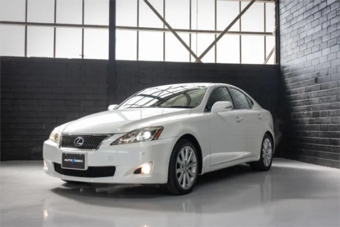 2008 LEXUS IS350 — photo