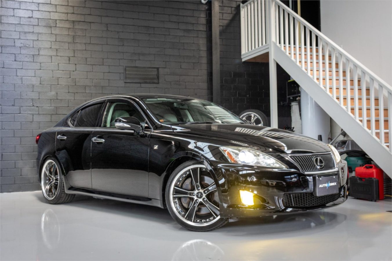 2009 LEXUS IS350 — photo