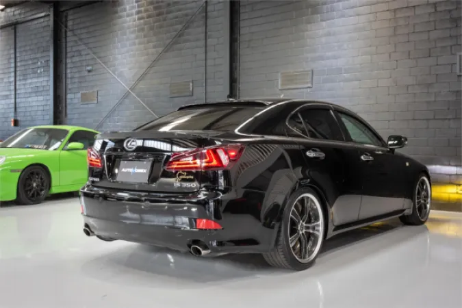 2009 LEXUS IS350 — photo