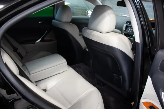 2009 LEXUS IS350 — photo
