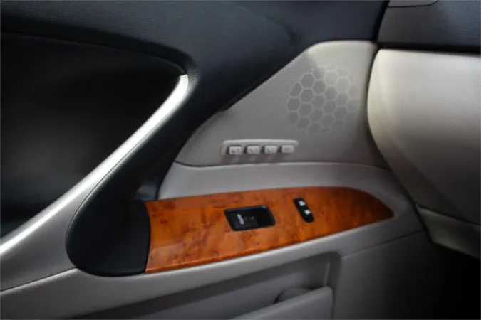 2009 LEXUS IS350 — photo