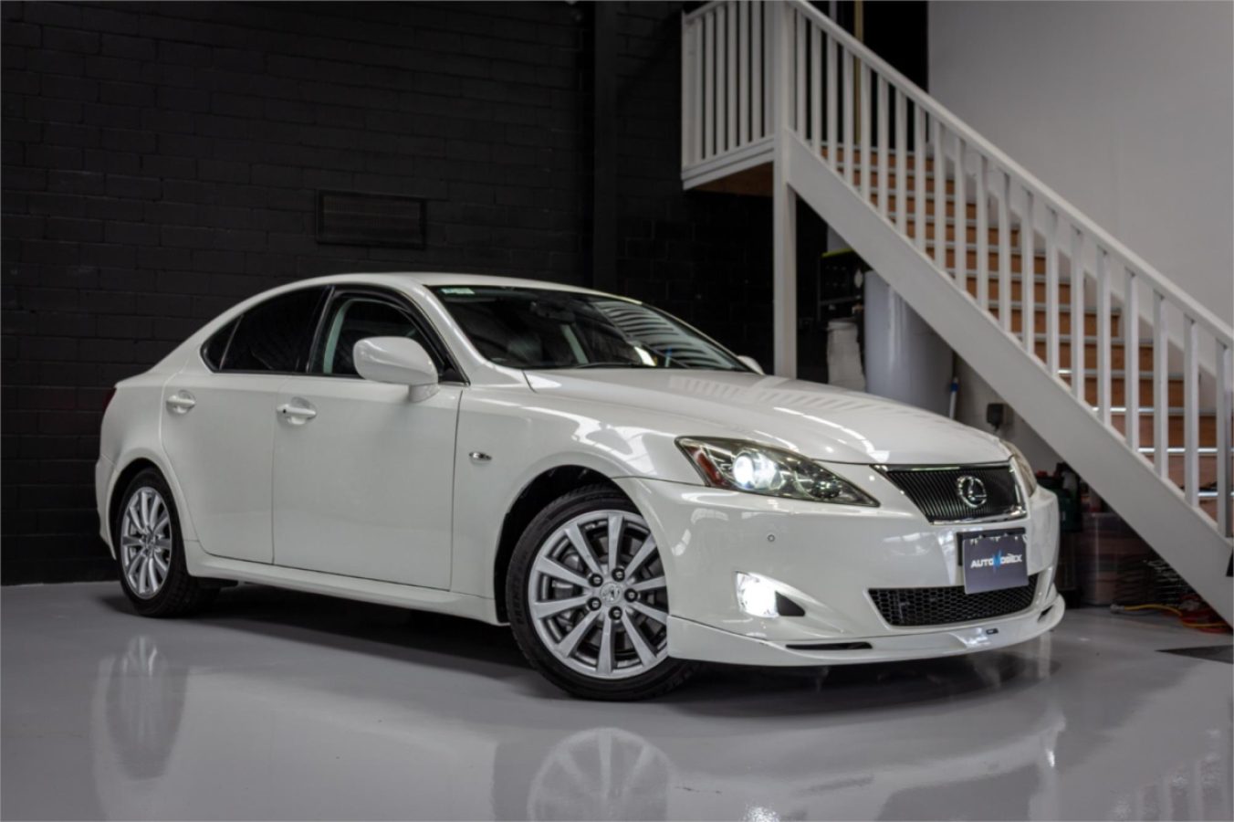 2005 LEXUS IS350 — photo