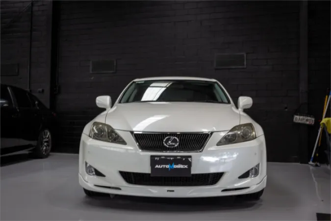 2005 LEXUS IS350 — photo