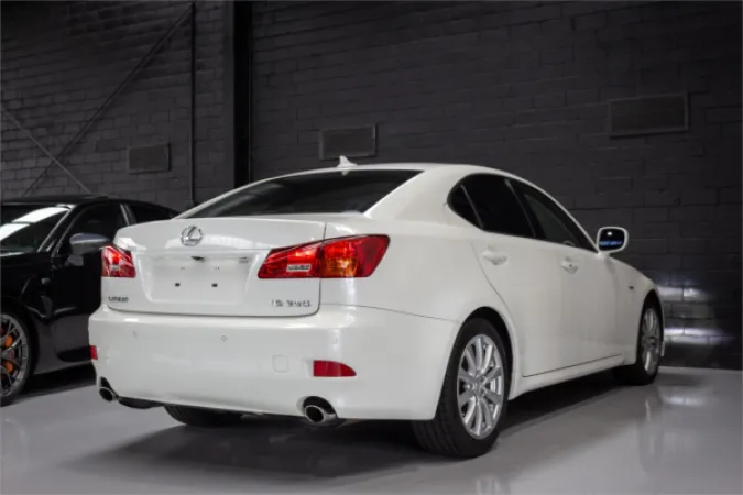 2005 LEXUS IS350 — photo