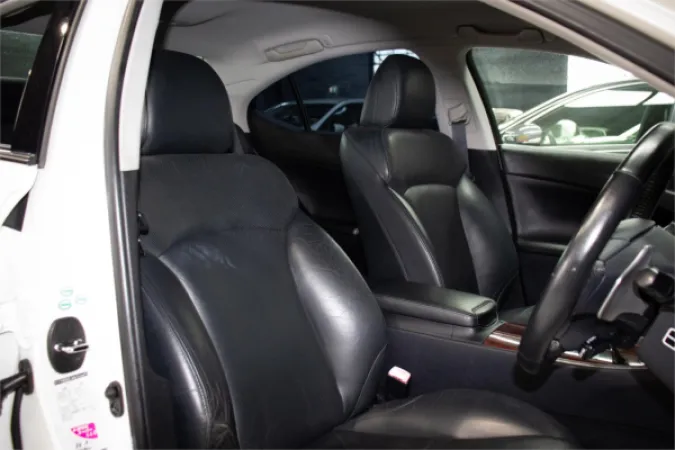 2005 LEXUS IS350 — photo