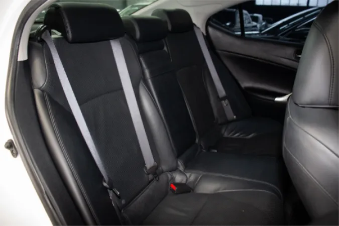 2005 LEXUS IS350 — photo