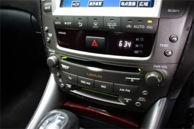 2005 LEXUS IS350 — photo