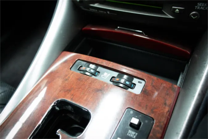 2005 LEXUS IS350 — photo