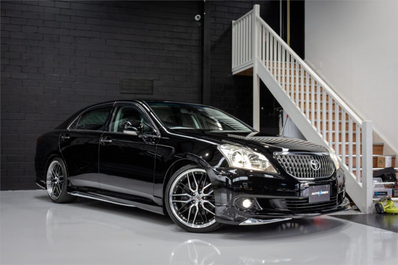 2011 TOYOTA CROWN — photo
