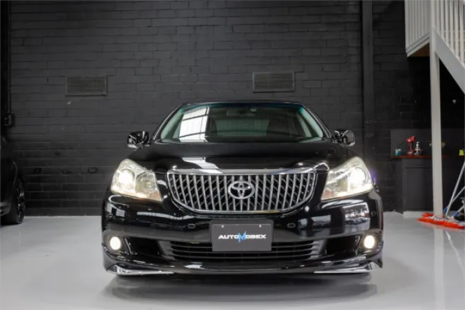 2011 TOYOTA CROWN — photo