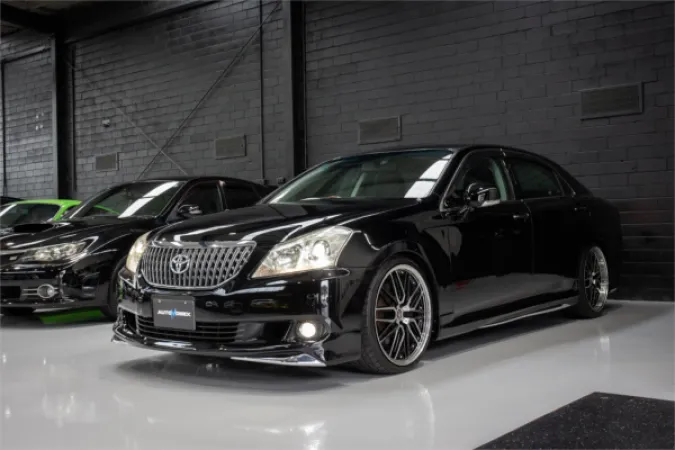 2011 TOYOTA CROWN — photo