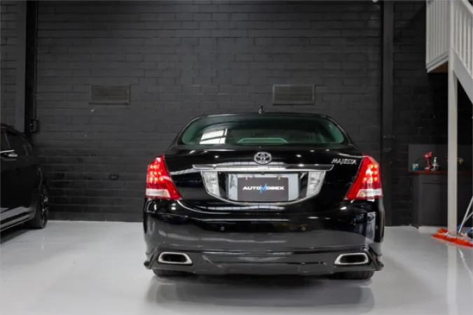 2011 TOYOTA CROWN — photo
