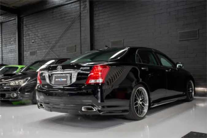 2011 TOYOTA CROWN — photo