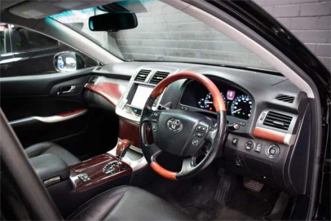 2011 TOYOTA CROWN — photo