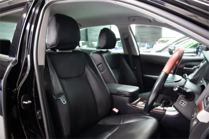 2011 TOYOTA CROWN — photo