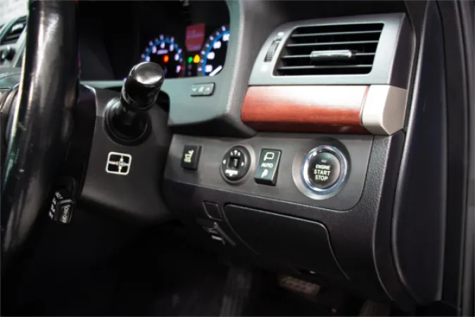 2011 TOYOTA CROWN — photo