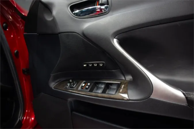 2009 LEXUS IS350 — photo