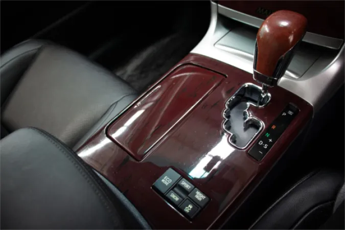 2011 TOYOTA CROWN — photo