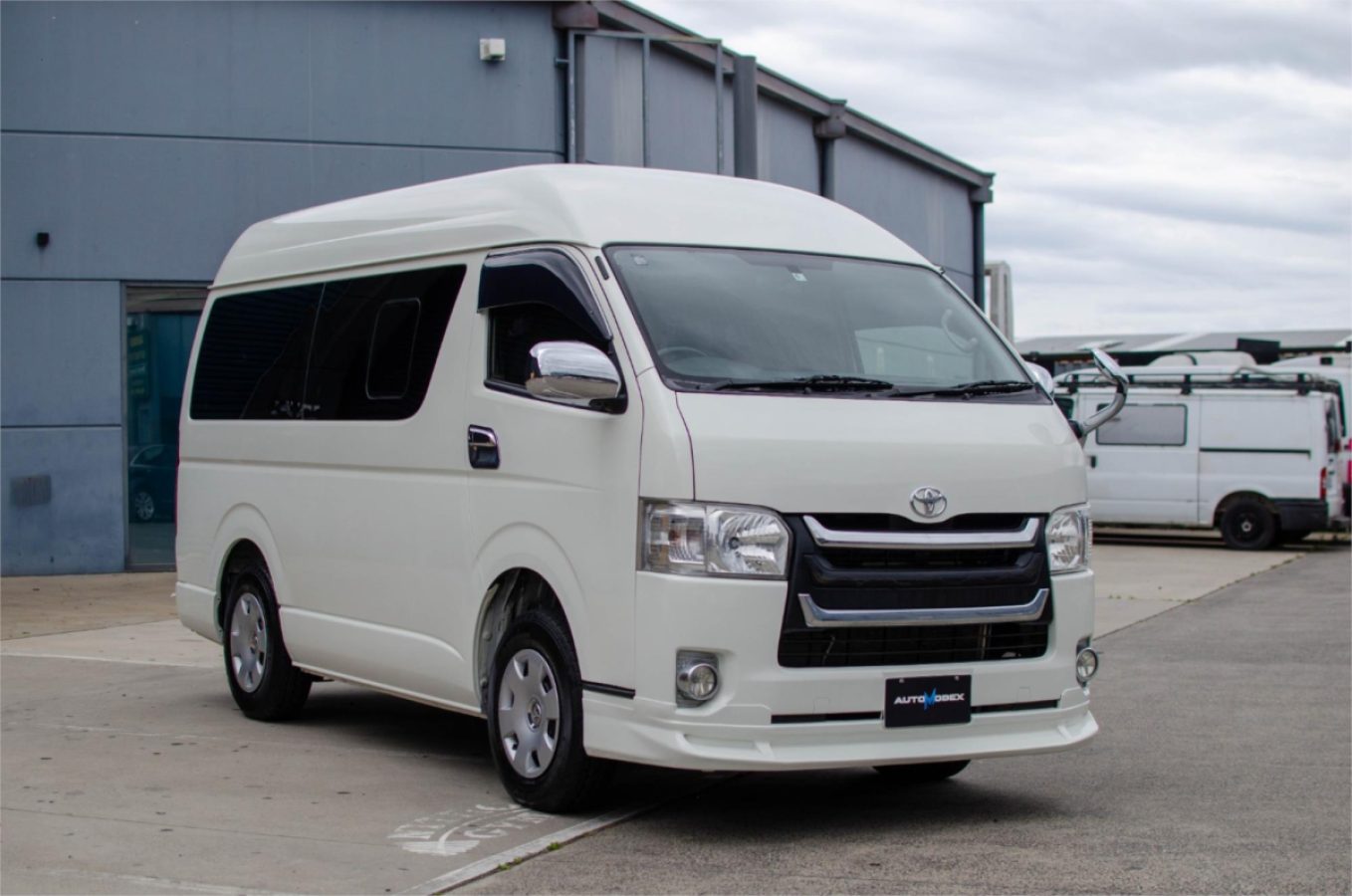 2014 TOYOTA HIACE — photo